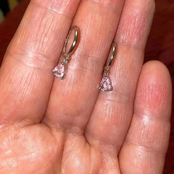 🌸 Cute 🌸Pink 🌸Zirconiums 🌸Stones 🌸Sterling 🌸Silver 🌸earrings  🌸 - Picture 3 of 4